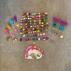 130 piece Shopkins Doll purses,hats, and brushes